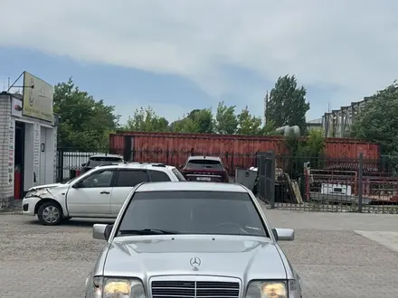 Mercedes-Benz E 320 1994 года за 2 450 000 тг. в Астана – фото 3