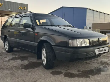 Volkswagen Passat 1993 года за 1 450 000 тг. в Уральск – фото 2