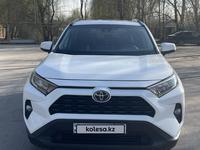 Toyota RAV4 2021 года за 15 300 000 тг. в Алматы