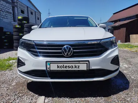 Volkswagen Polo 2022 года за 7 500 000 тг. в Алматы