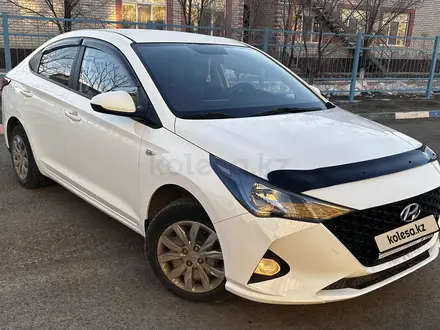 Hyundai Accent 2021 года за 7 500 000 тг. в Атырау – фото 2