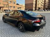 Toyota Camry 2021 года за 7 200 000 тг. в Актау – фото 3