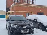 Toyota RAV4 2018 года за 8 999 999 тг. в Актобе – фото 4