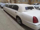 Lincoln Town Car 2001 года за 1 500 000 тг. в Актау – фото 2