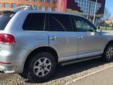 Volkswagen Touareg 2004 годаүшін4 000 000 тг. в Астана – фото 2