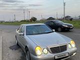 Mercedes-Benz E 320 2001 годаүшін5 350 000 тг. в Актау – фото 3