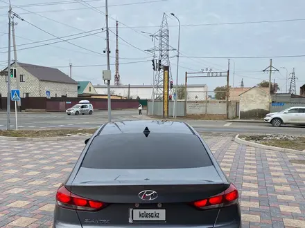 Hyundai Elantra 2018 года за 5 500 000 тг. в Атырау – фото 3