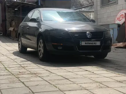 Volkswagen Passat 2005 года за 3 150 000 тг. в Алматы – фото 3