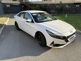 Hyundai Elantra 2022 года за 8 650 000 тг. в Атырау – фото 4