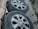 Диски R17 с новой зимней резиной 235 65 17 за 250 000 тг. в Алматы – фото 2