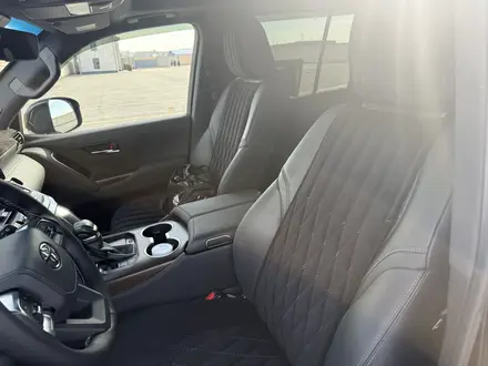 Toyota Land Cruiser 2023 года за 58 000 000 тг. в Актау – фото 5