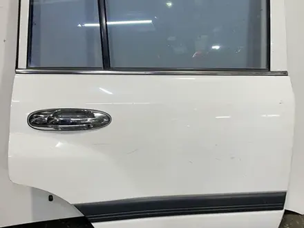 Задняя правая дверь Toyota Land cruiser 100 за 90 000 тг. в Караганда