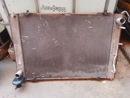 Радиатор Toyota Alphard за 50 000 тг. в Атырау
