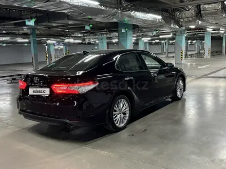 Toyota Camry 2019 года за 14 200 000 тг. в Алматы – фото 27