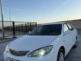 Toyota Camry 2003 года за 2 600 000 тг. в Жанаозен – фото 2