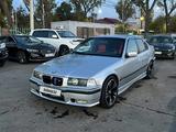 BMW 328 1997 года за 2 800 000 тг. в Алматы