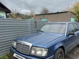 Mercedes-Benz E 200 1986 годаүшін900 000 тг. в Караганда – фото 4