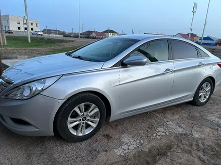 Hyundai Sonata 2011 года за 5 500 000 тг. в Уральск – фото 2