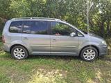 Volkswagen Touran 2008 года за 4 500 000 тг. в Костанай – фото 2