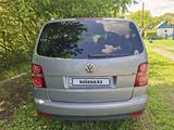 Volkswagen Touran 2008 года за 4 500 000 тг. в Костанай – фото 5