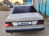 Mercedes-Benz E 230 1990 года за 750 000 тг. в Актобе – фото 3