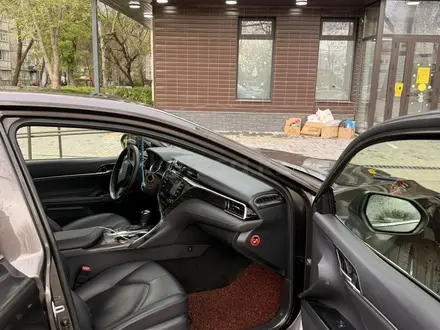 Toyota Camry 2018 года за 12 500 000 тг. в Алматы – фото 10