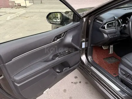 Toyota Camry 2018 года за 12 500 000 тг. в Алматы – фото 11