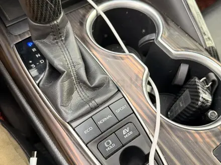 Toyota Camry 2018 года за 12 500 000 тг. в Алматы – фото 16