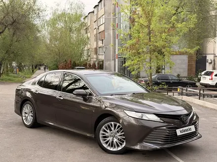 Toyota Camry 2018 года за 12 500 000 тг. в Алматы