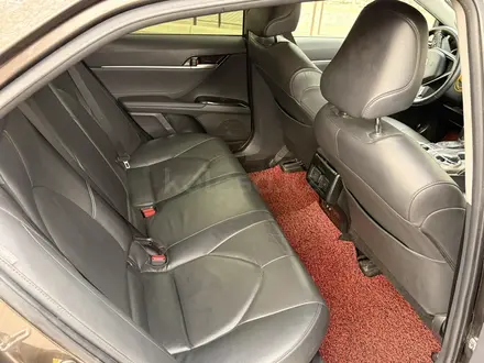 Toyota Camry 2018 года за 12 500 000 тг. в Алматы – фото 6