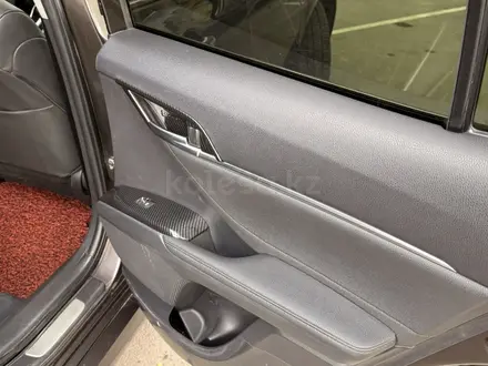 Toyota Camry 2018 года за 12 500 000 тг. в Алматы – фото 7