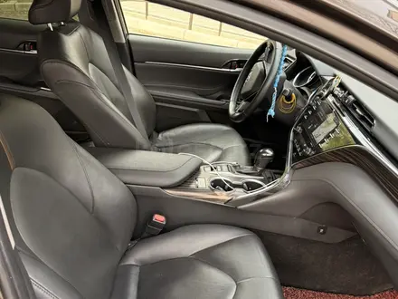 Toyota Camry 2018 года за 12 500 000 тг. в Алматы – фото 9