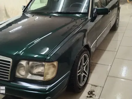 Mercedes-Benz E 220 1993 года за 1 700 000 тг. в Павлодар