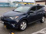 Toyota RAV4 2018 года за 8 800 000 тг. в Атырау