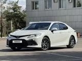 Toyota Camry 2021 года за 16 300 000 тг. в Павлодар – фото 2