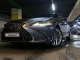 Lexus ES 300h 2022 года за 17 900 000 тг. в Астана – фото 2