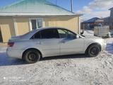 Hyundai Sonata 2005 годаfor3 500 000 тг. в Актобе – фото 2