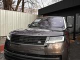 Land Rover Range Rover 2023 годаүшін129 900 000 тг. в Алматы – фото 3