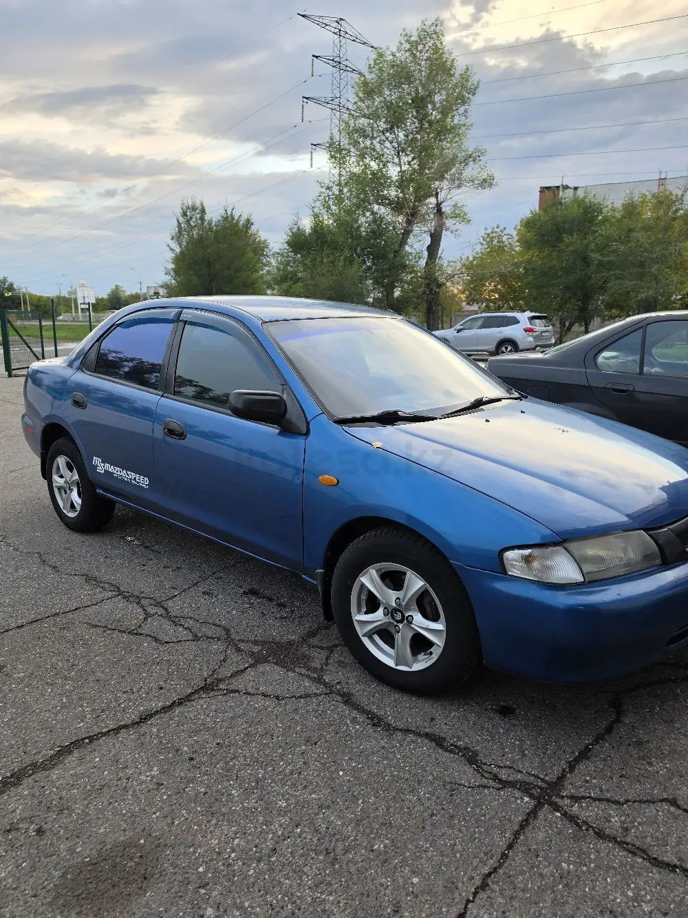 Mazda 323, 1998