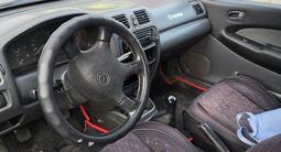 Mazda 323 1998 года за 1 850 000 тг. в Усть-Каменогорск – фото 5