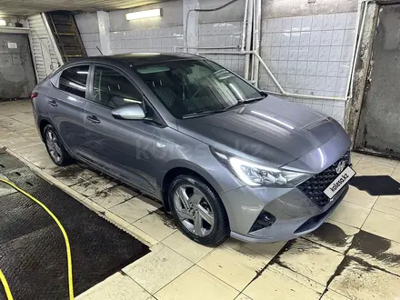 Hyundai Accent 2020 года за 8 100 000 тг. в Караганда – фото 2