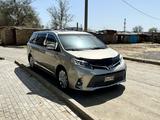 Toyota Sienna 2015 года за 10 200 000 тг. в Атырау – фото 2