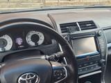 Toyota Camry 2016 года за 6 300 000 тг. в Актобе – фото 5