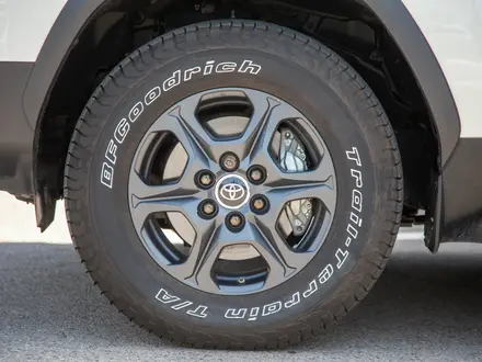 Toyota Land Cruiser 2023 года за 50 790 000 тг. в Алматы – фото 21