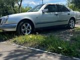 Mercedes-Benz E 230 1997 годаүшін2 700 000 тг. в Петропавловск – фото 5