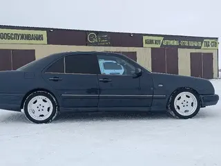 Mercedes-Benz E 240