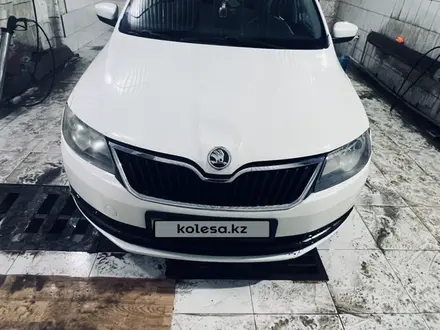 Skoda Rapid 2014 года за 2 900 000 тг. в Атырау – фото 3