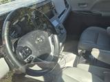 Toyota Sienna 2015 года за 9 300 000 тг. в Актобе – фото 5