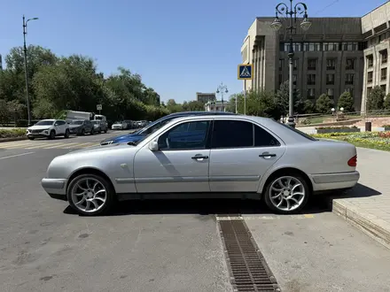 Mercedes-Benz E 320 1999 года за 3 800 000 тг. в Алматы – фото 2