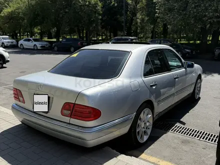 Mercedes-Benz E 320 1999 года за 3 800 000 тг. в Алматы – фото 3